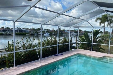House in Apollo Beach, Florida 3 bedrooms, 242.47 sq.m. № 2149491 - photo 12