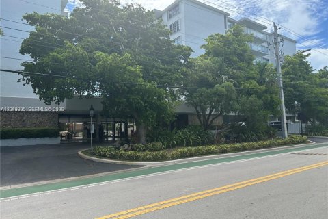 Condo in Bay Harbor Islands, Florida, 2 bedrooms № 2241790