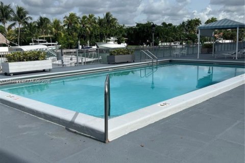 Condo in Bay Harbor Islands, Florida, 2 bedrooms  № 2241790 - photo 24