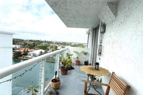 Condo in Bay Harbor Islands, Florida, 2 bedrooms  № 2241790 - photo 4