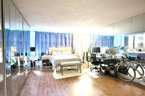 Condo in Bay Harbor Islands, Florida, 2 bedrooms  № 2241790 - photo 6