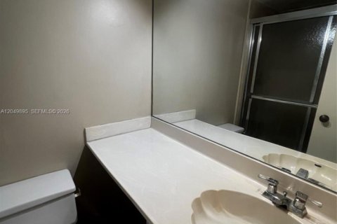 Condo in Bay Harbor Islands, Florida, 2 bedrooms  № 2241790 - photo 28