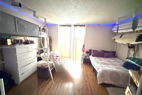 Condo in Bay Harbor Islands, Florida, 2 bedrooms  № 2241790 - photo 19