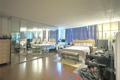 Condo in Bay Harbor Islands, Florida, 2 bedrooms  № 2241790 - photo 5