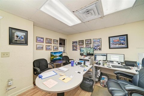 Propiedad comercial en venta en Bradenton, Florida, 191.38 m2 № 2166584 - foto 17