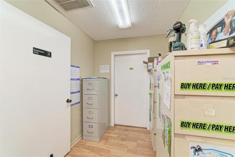 Propiedad comercial en venta en Bradenton, Florida, 191.38 m2 № 2166584 - foto 15