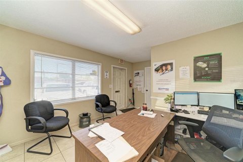 Propiedad comercial en venta en Bradenton, Florida, 191.38 m2 № 2166584 - foto 12