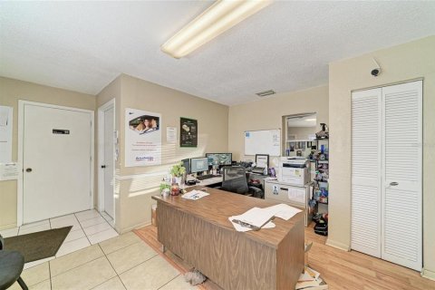 Propiedad comercial en venta en Bradenton, Florida, 191.38 m2 № 2166584 - foto 11