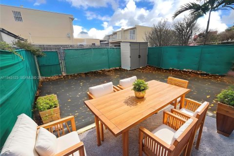 Touwnhouse à louer à Hialeah, Floride: 3 chambres, 121.7 m2 № 1999461 - photo 7