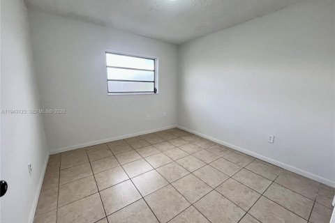Touwnhouse à louer à Hialeah, Floride: 3 chambres, 121.7 m2 № 1999461 - photo 12