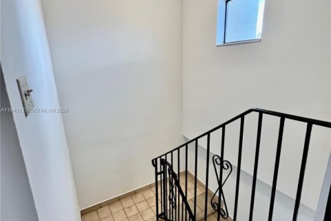 Touwnhouse à louer à Hialeah, Floride: 3 chambres, 121.7 m2 № 1999461 - photo 14