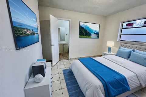 Touwnhouse à louer à Hialeah, Floride: 3 chambres, 121.7 m2 № 1999461 - photo 2