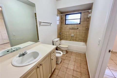 Touwnhouse à louer à Hialeah, Floride: 3 chambres, 121.7 m2 № 1999461 - photo 3