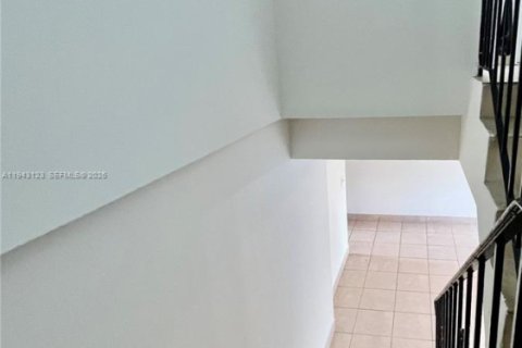 Touwnhouse à louer à Hialeah, Floride: 3 chambres, 121.7 m2 № 1999461 - photo 15