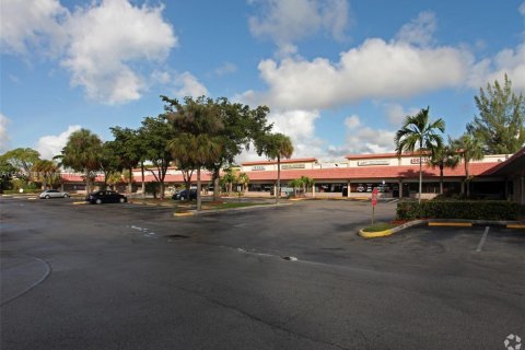 Tienda en alquiler en Lauderhill, Florida № 839887 - foto 1