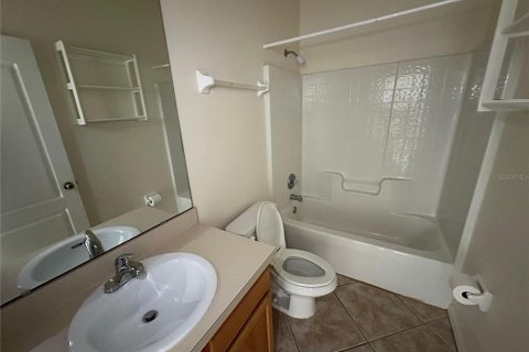 House in Orlando, Florida 3 bedrooms, 108.14 sq.m. № 2100194 - photo 11