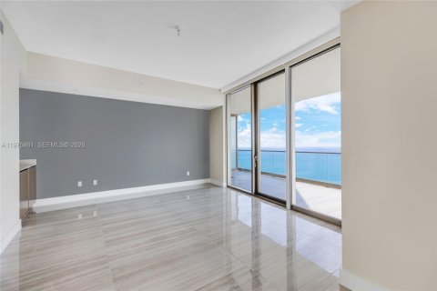 Condo in Sunny Isles Beach, Florida, 2 bedrooms  № 2040100 - photo 26