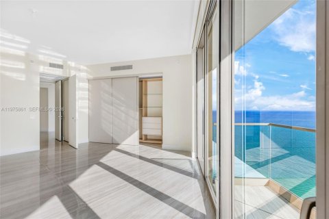 Condo in Sunny Isles Beach, Florida, 2 bedrooms  № 2040100 - photo 21