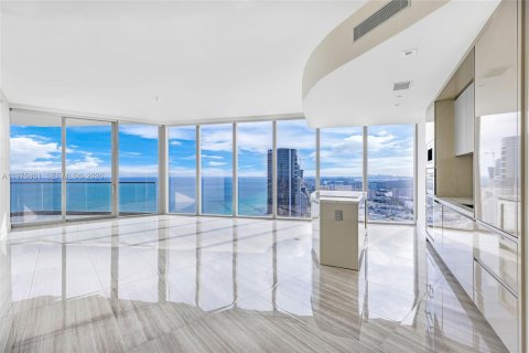 Condo in Sunny Isles Beach, Florida, 2 bedrooms  № 2040100 - photo 7