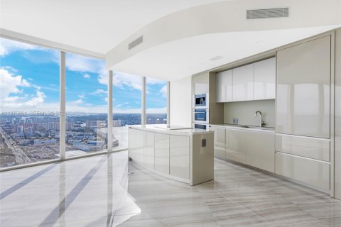 Condo in Sunny Isles Beach, Florida, 2 bedrooms  № 2040100 - photo 8