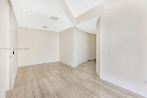 Condo in Sunny Isles Beach, Florida, 2 bedrooms  № 2040100 - photo 6