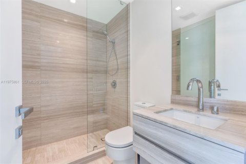 Condo in Sunny Isles Beach, Florida, 2 bedrooms  № 2040100 - photo 18