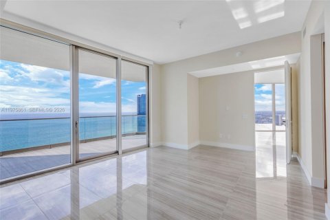 Condo in Sunny Isles Beach, Florida, 2 bedrooms  № 2040100 - photo 27