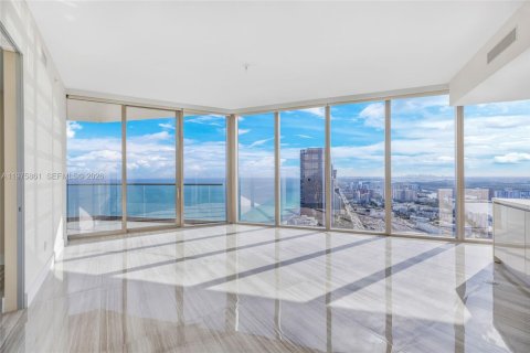 Condo in Sunny Isles Beach, Florida, 2 bedrooms  № 2040100 - photo 13