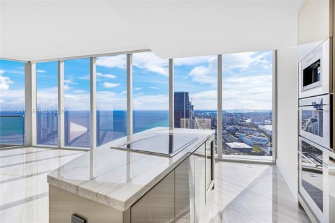 Condo in Sunny Isles Beach, Florida, 2 bedrooms  № 2040100 - photo 10