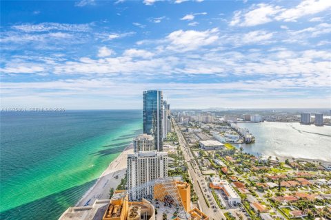 Condo in Sunny Isles Beach, Florida, 2 bedrooms  № 2040100 - photo 23