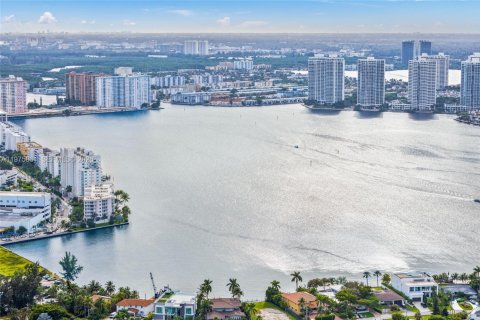 Condo in Sunny Isles Beach, Florida, 2 bedrooms  № 2040100 - photo 2