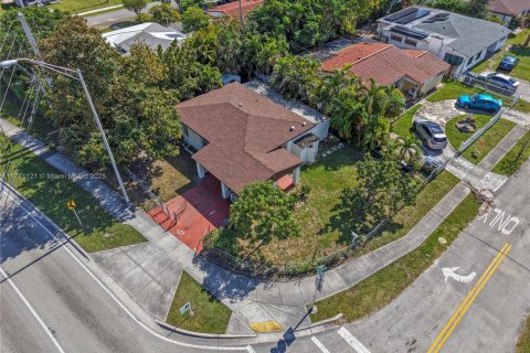 House in North Miami Beach, Florida 3 bedrooms, 93.46 sq.m. № 1865634 - photo 1