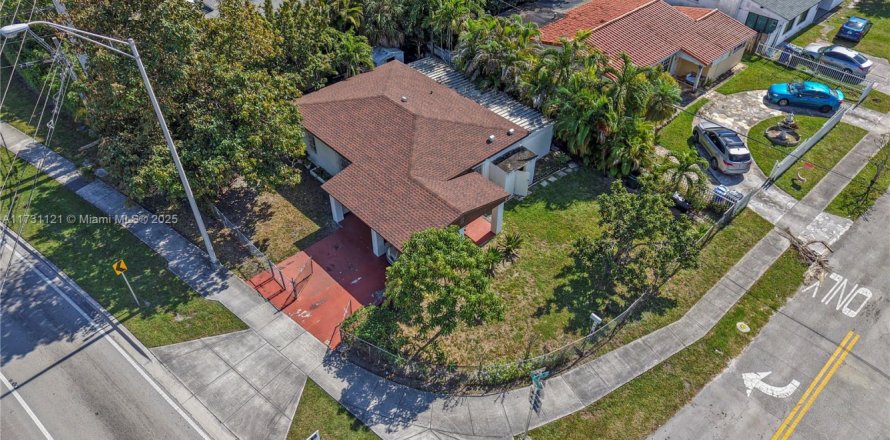 House in North Miami Beach, Florida 3 bedrooms, 93.46 sq.m. № 1865634