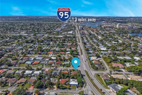 House in North Miami Beach, Florida 3 bedrooms, 93.46 sq.m. № 1865634 - photo 13