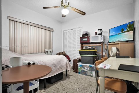House in North Miami Beach, Florida 3 bedrooms, 93.46 sq.m. № 1865634 - photo 17