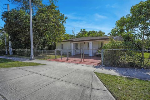 House in North Miami Beach, Florida 3 bedrooms, 93.46 sq.m. № 1865634 - photo 3