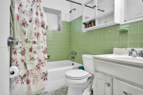 House in North Miami Beach, Florida 3 bedrooms, 93.46 sq.m. № 1865634 - photo 15