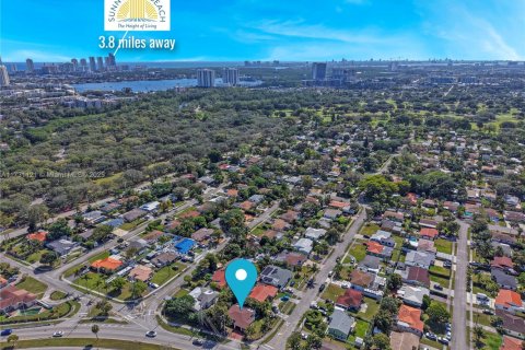 House in North Miami Beach, Florida 3 bedrooms, 93.46 sq.m. № 1865634 - photo 11