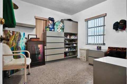 House in North Miami Beach, Florida 3 bedrooms, 93.46 sq.m. № 1865634 - photo 16
