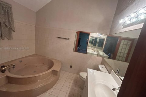 Casa en venta en Hollywood, Florida, 2 dormitorios, 156.82 m2 № 1934891 - foto 8