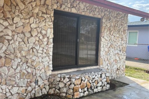 Casa en venta en Hollywood, Florida, 2 dormitorios, 156.82 m2 № 1934891 - foto 2