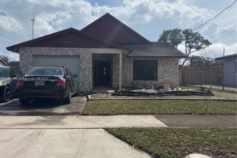 Casa en venta en Hollywood, Florida, 2 dormitorios, 156.82 m2 № 1934891 - foto 1