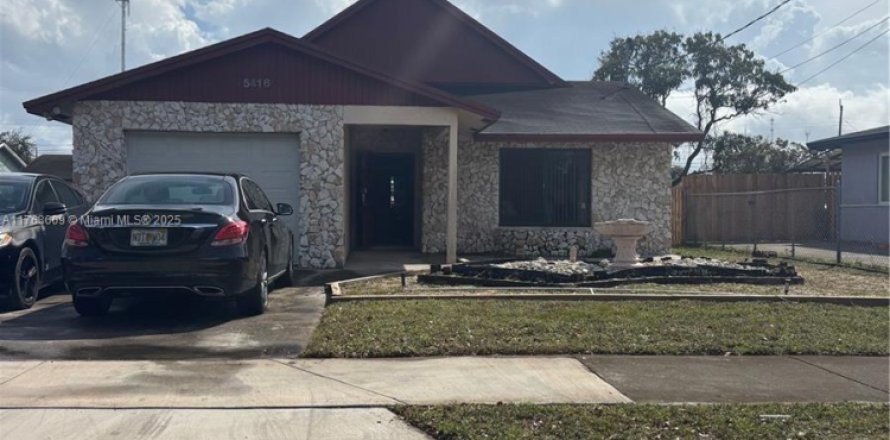 Casa en Hollywood, Florida 2 dormitorios, 156.82 m2 № 1934891