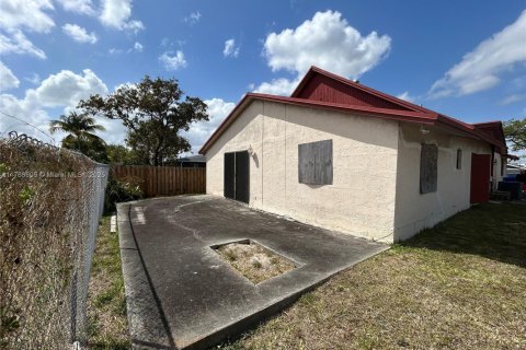 Casa en venta en Hollywood, Florida, 2 dormitorios, 156.82 m2 № 1934891 - foto 3