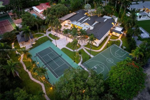 Villa ou maison à Palmetto Bay, Floride 7 chambres, 954.48 m2 № 2027798
