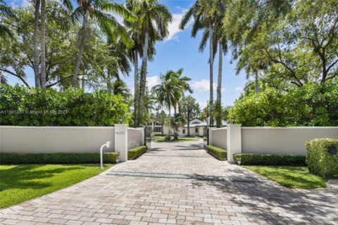 Villa ou maison à louer à Palmetto Bay, Floride: 7 chambres, 954.48 m2 № 2027798 - photo 2