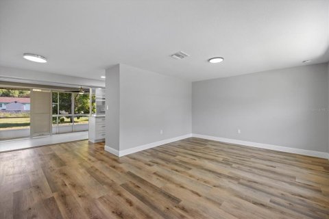 House in Port Charlotte, Florida 2 bedrooms, 86.49 sq.m. № 2098186 - photo 10