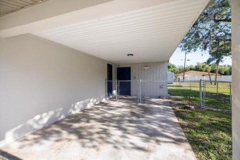 House in Port Charlotte, Florida 2 bedrooms, 86.49 sq.m. № 2098186 - photo 24