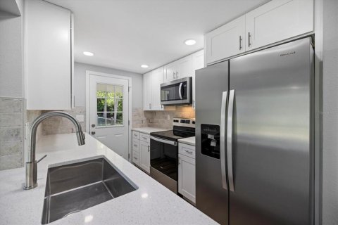 House in Port Charlotte, Florida 2 bedrooms, 86.49 sq.m. № 2098186 - photo 9