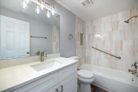 House in Port Charlotte, Florida 2 bedrooms, 86.49 sq.m. № 2098186 - photo 16